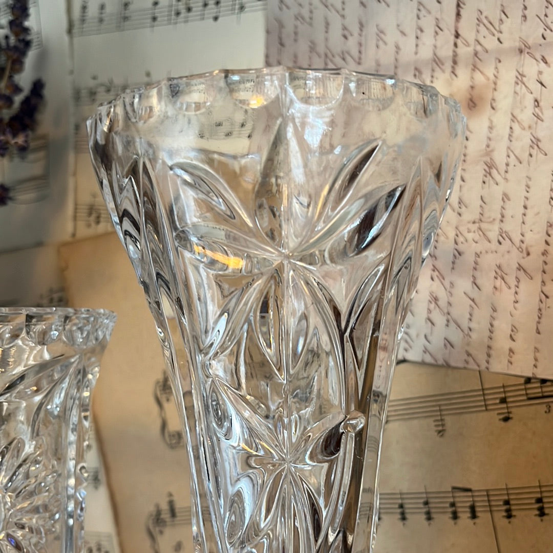 Zwaar kristallen hoge vazen