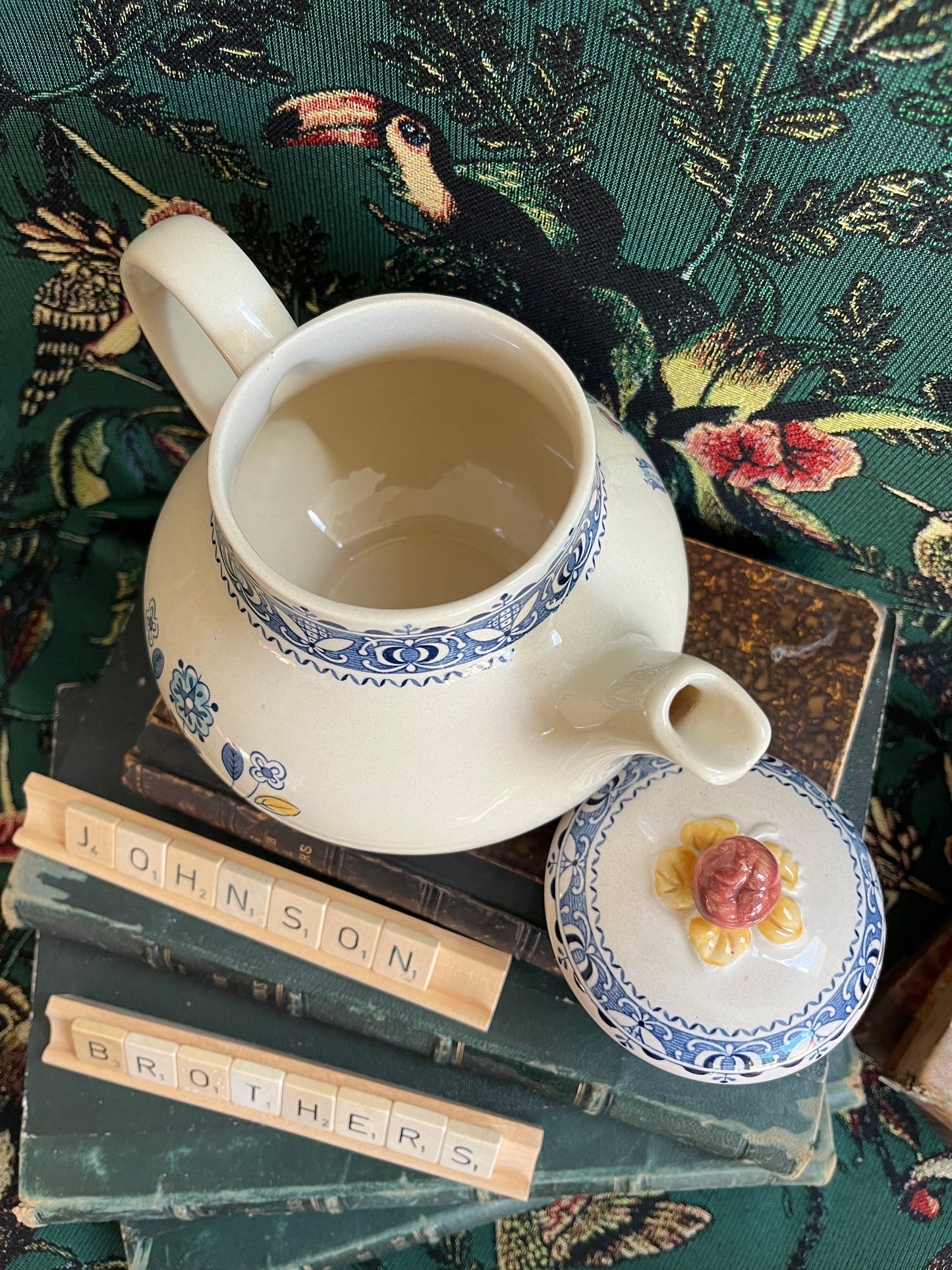 Theepot Johnson Brothers Hearts & Flowers