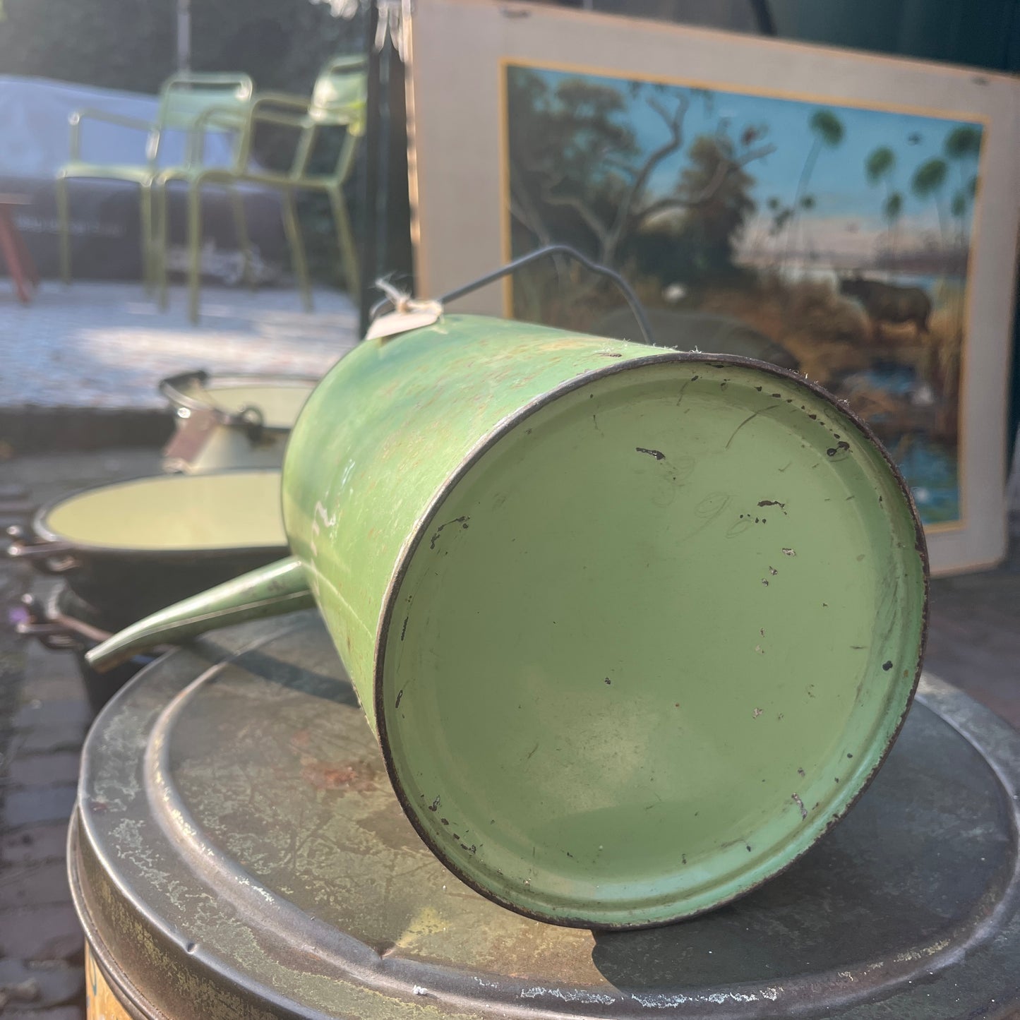 Antike grüne Petroleumdose