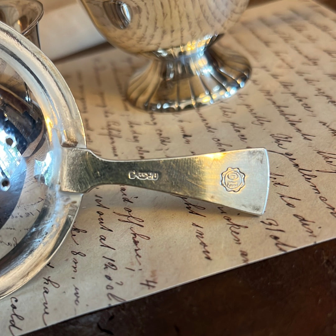 Versilbertes Teesieb DE