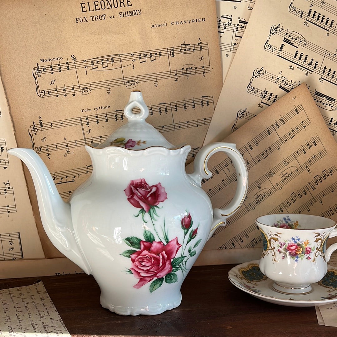 Rent a vintage coffee pot and teapot – De wereld van Kant