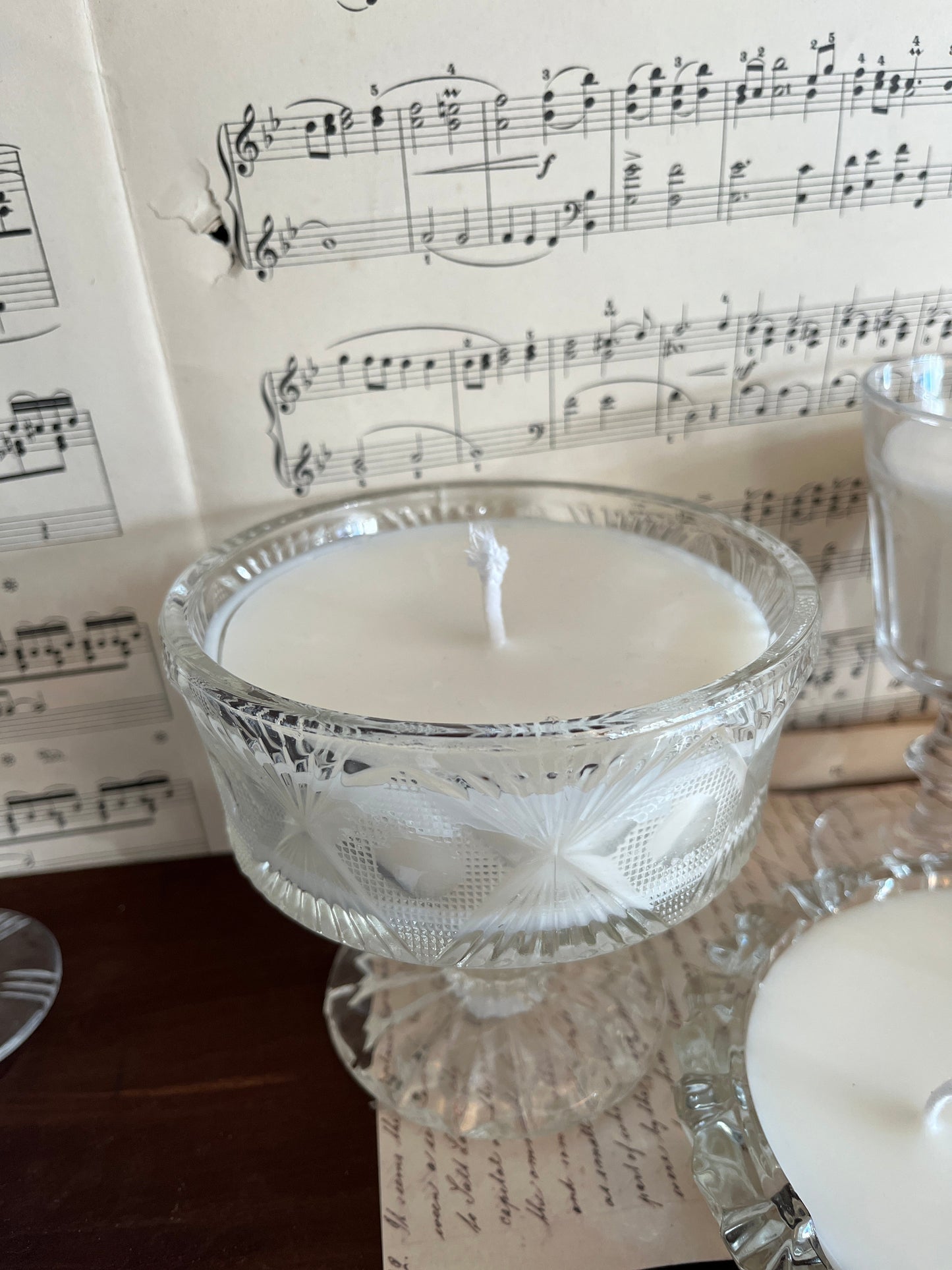 Kerze im Kristallglas mit Deckel