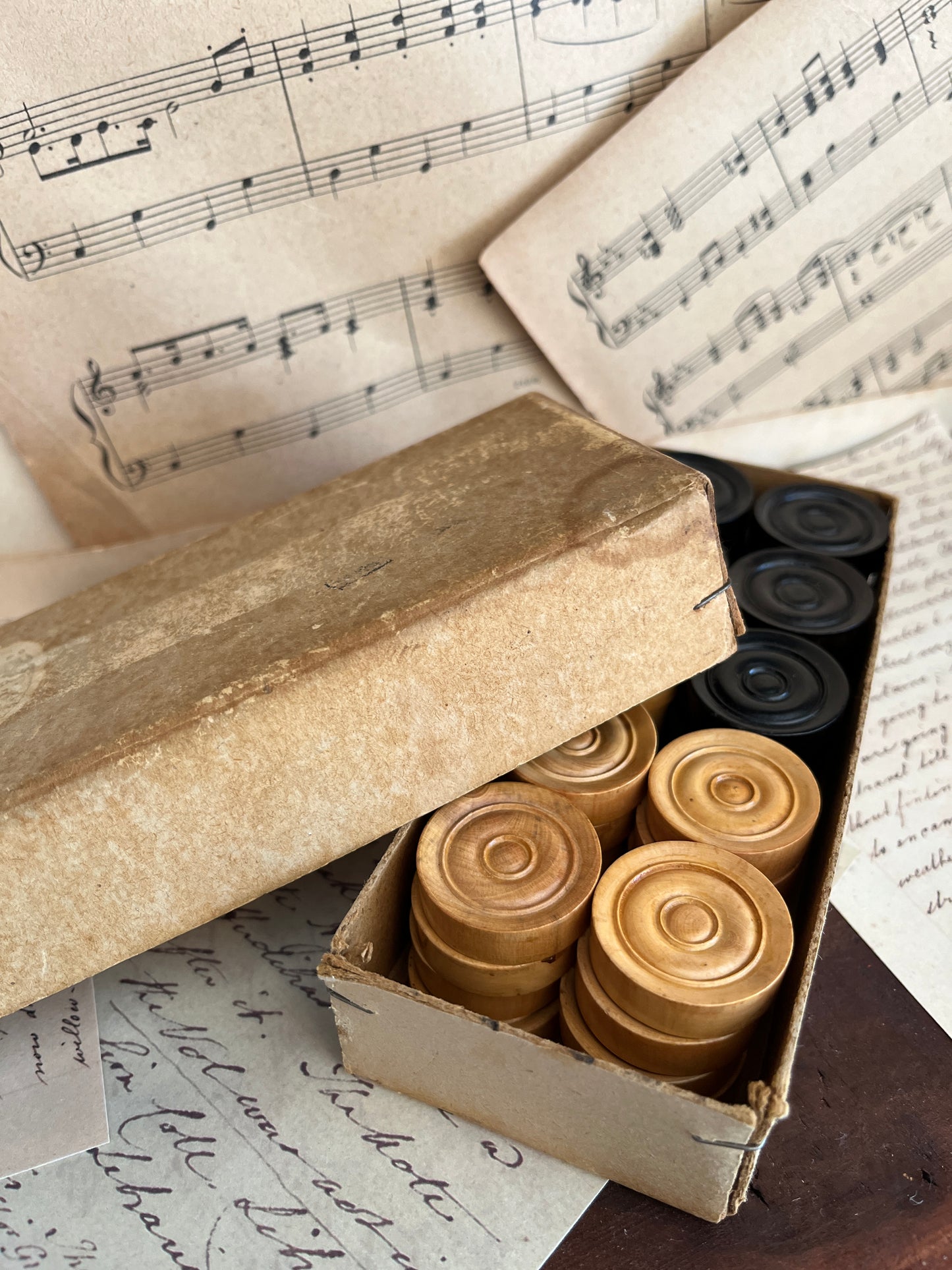 Vintage-Schachtel mit Karos