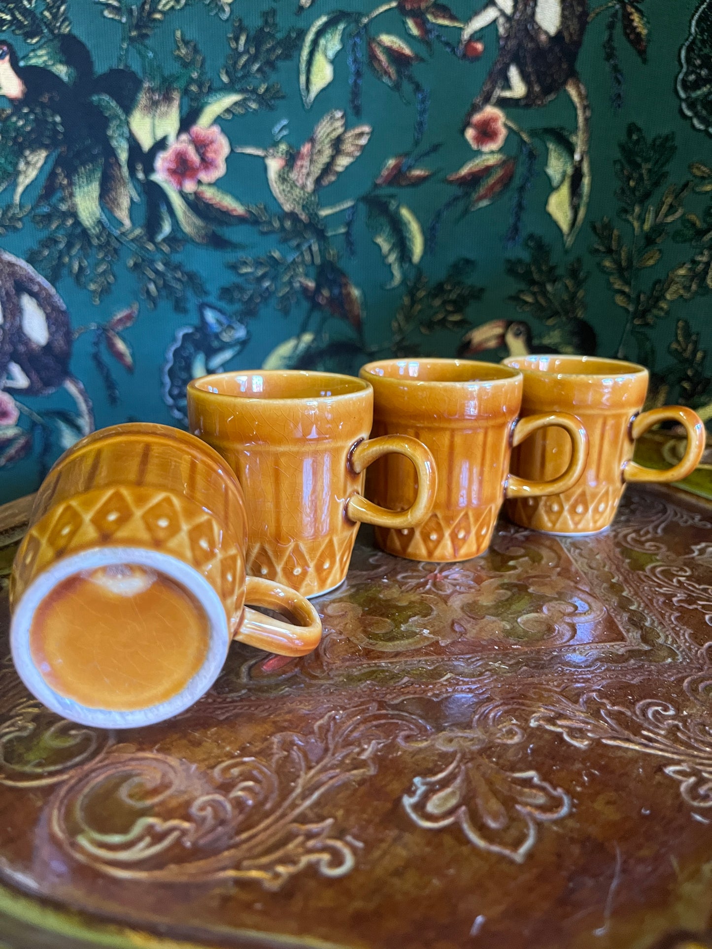 Set vintage koffiekopjes ruit