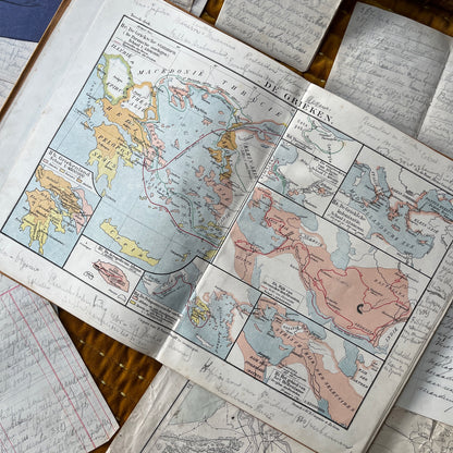 Antieke schoolatlas 1918 met persoonlijke notities