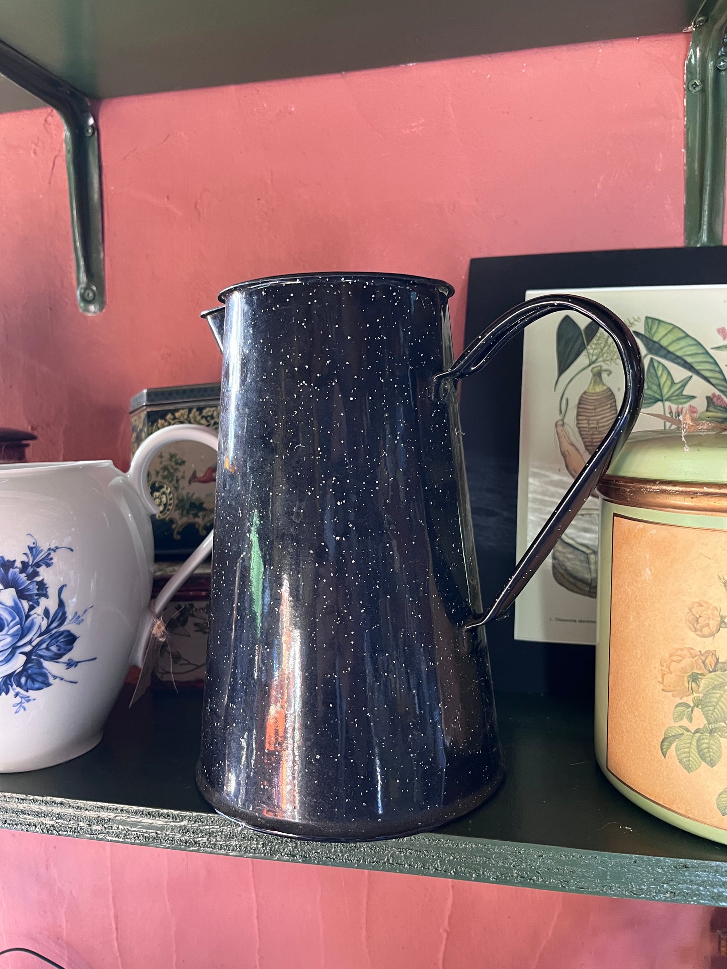 Emaille waterkan zwart gespikkeld