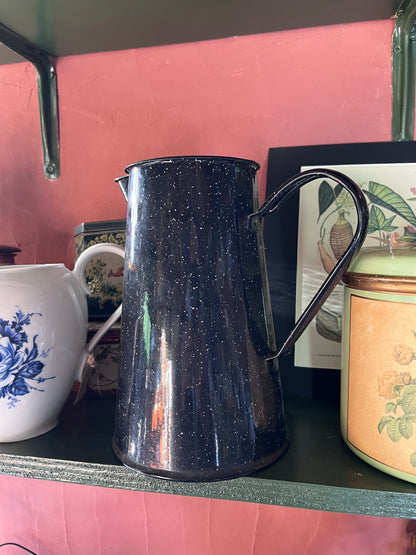 Emaille waterkan zwart gespikkeld