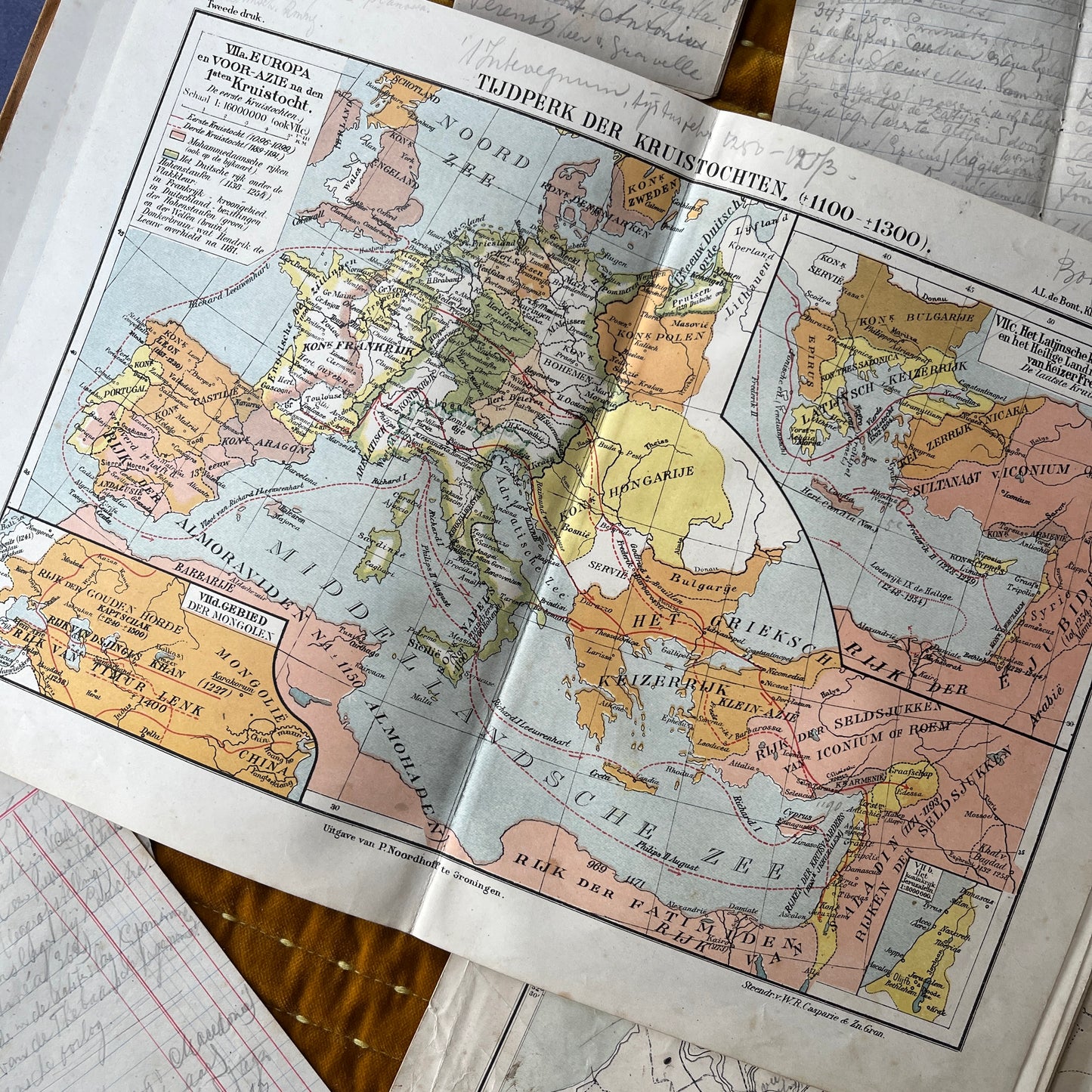 Antieke schoolatlas 1918 met persoonlijke notities