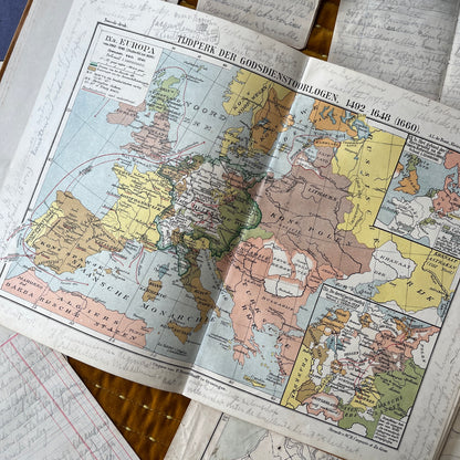 Antieke schoolatlas 1918 met persoonlijke notities