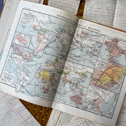 Antieke schoolatlas 1918 met persoonlijke notities