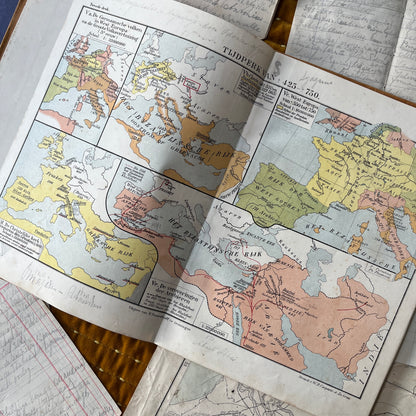 Antieke schoolatlas 1918 met persoonlijke notities