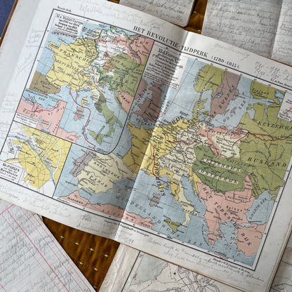 Antieke schoolatlas 1918 met persoonlijke notities