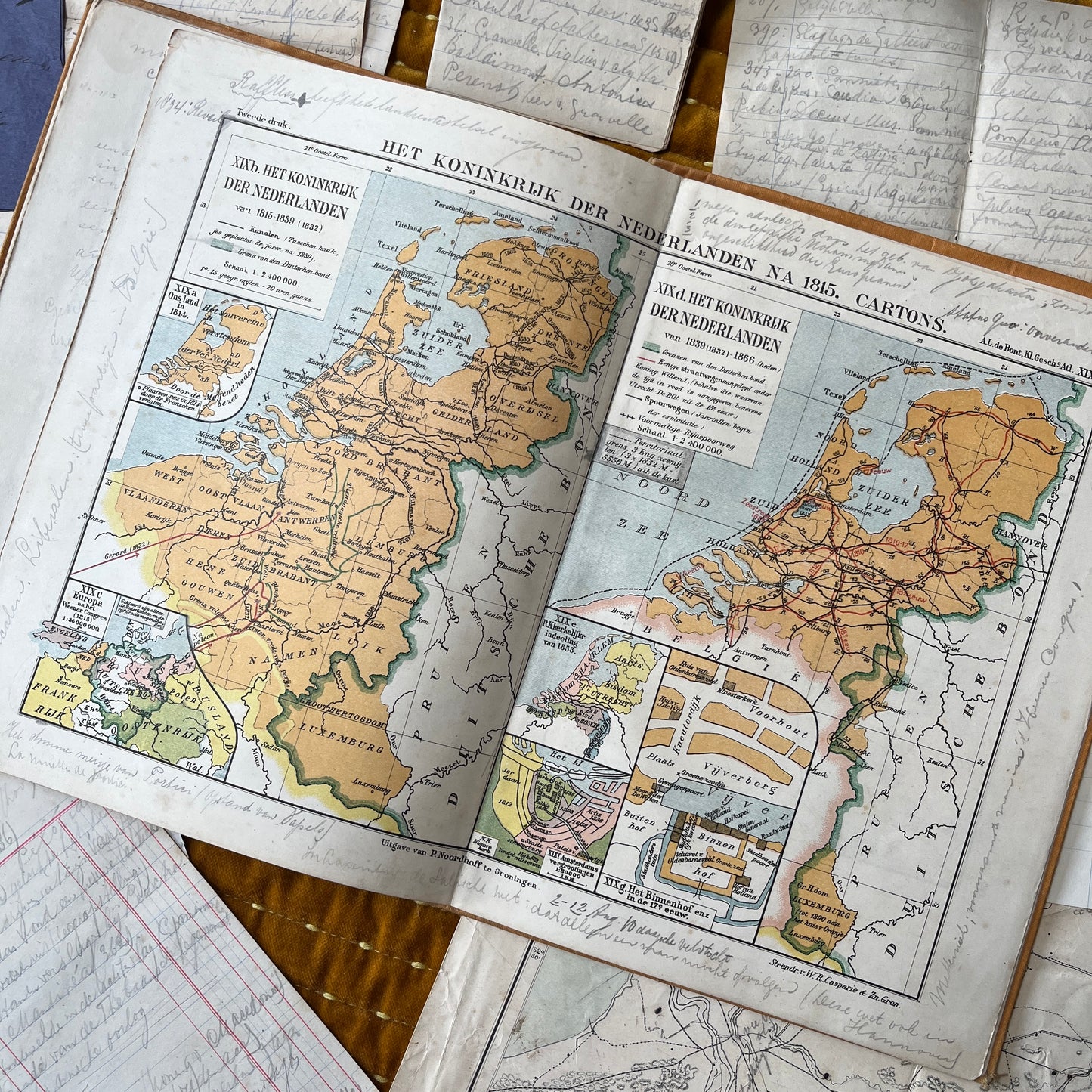 Antieke schoolatlas 1918 met persoonlijke notities