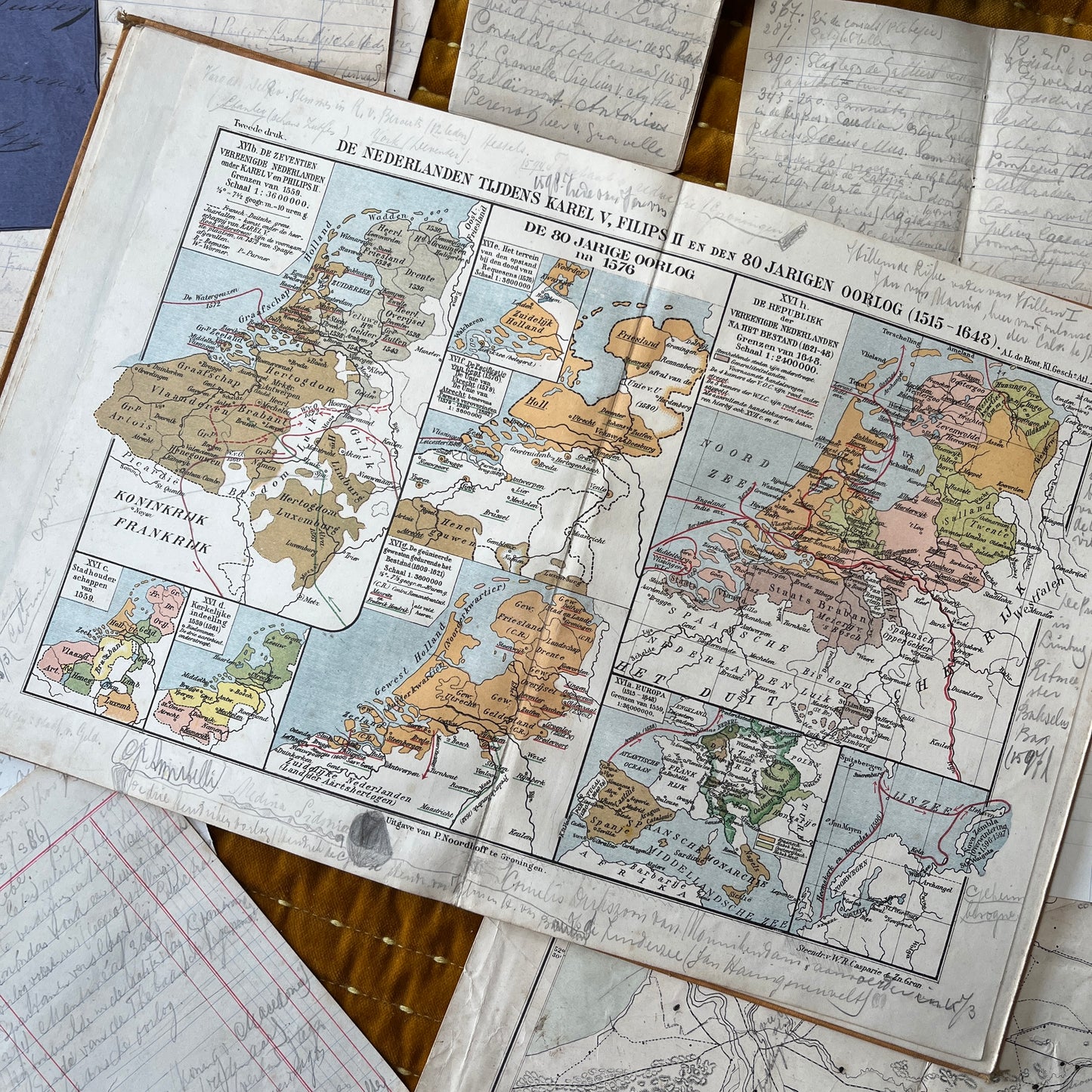 Antieke schoolatlas 1918 met persoonlijke notities