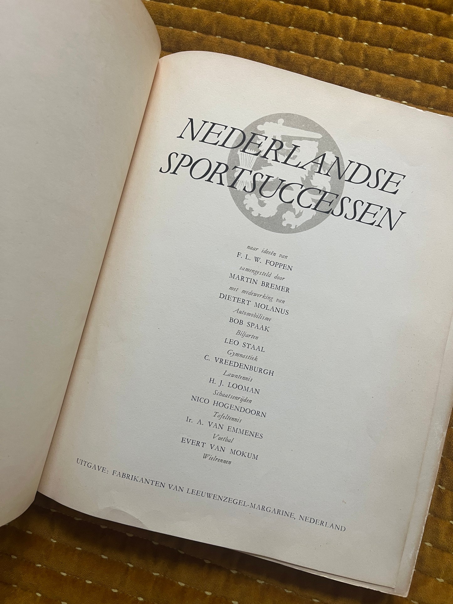 Fotoalbum mit niederländischen Sporterfolgen von 1954