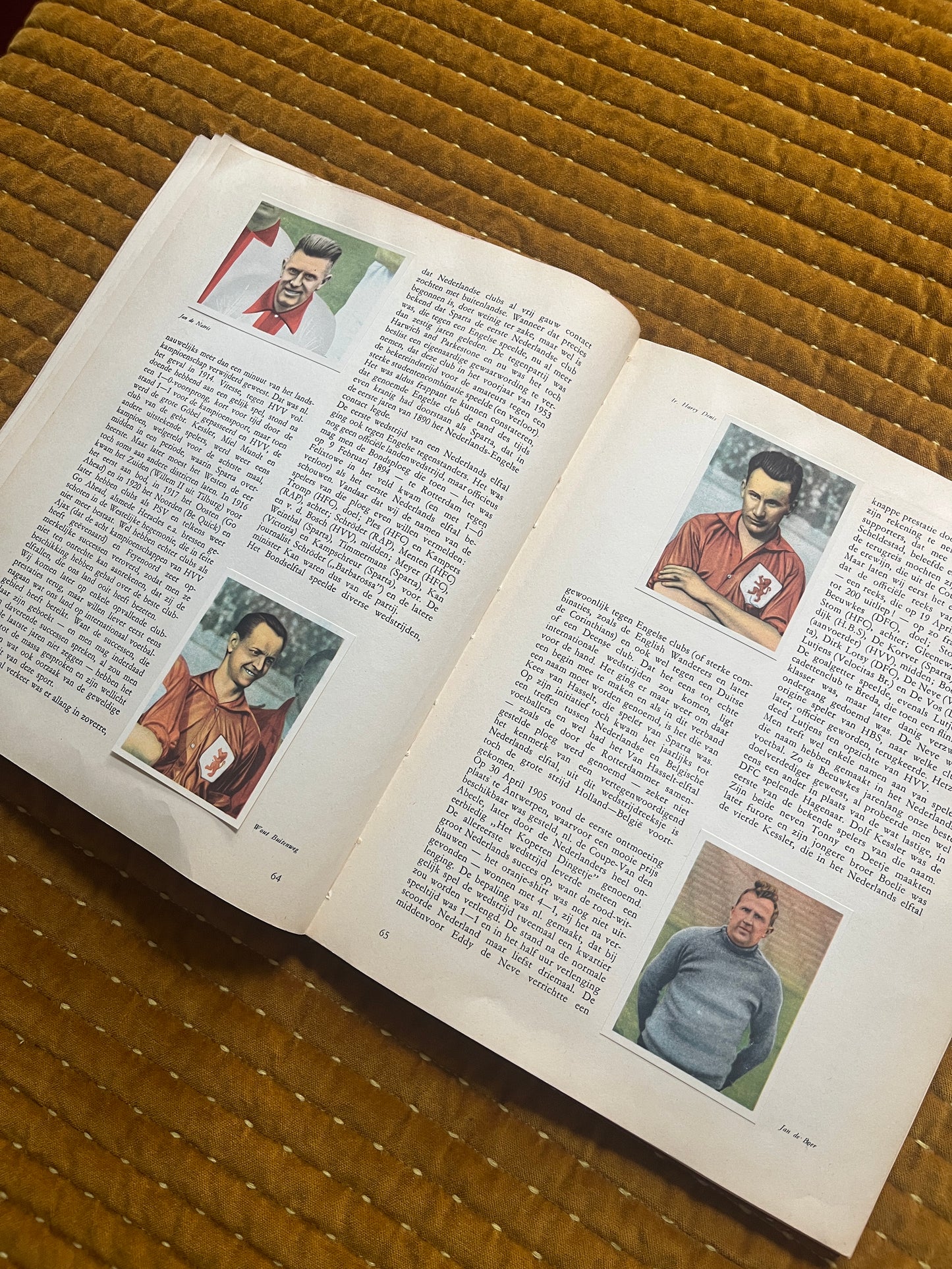 Fotoalbum mit niederländischen Sporterfolgen von 1954