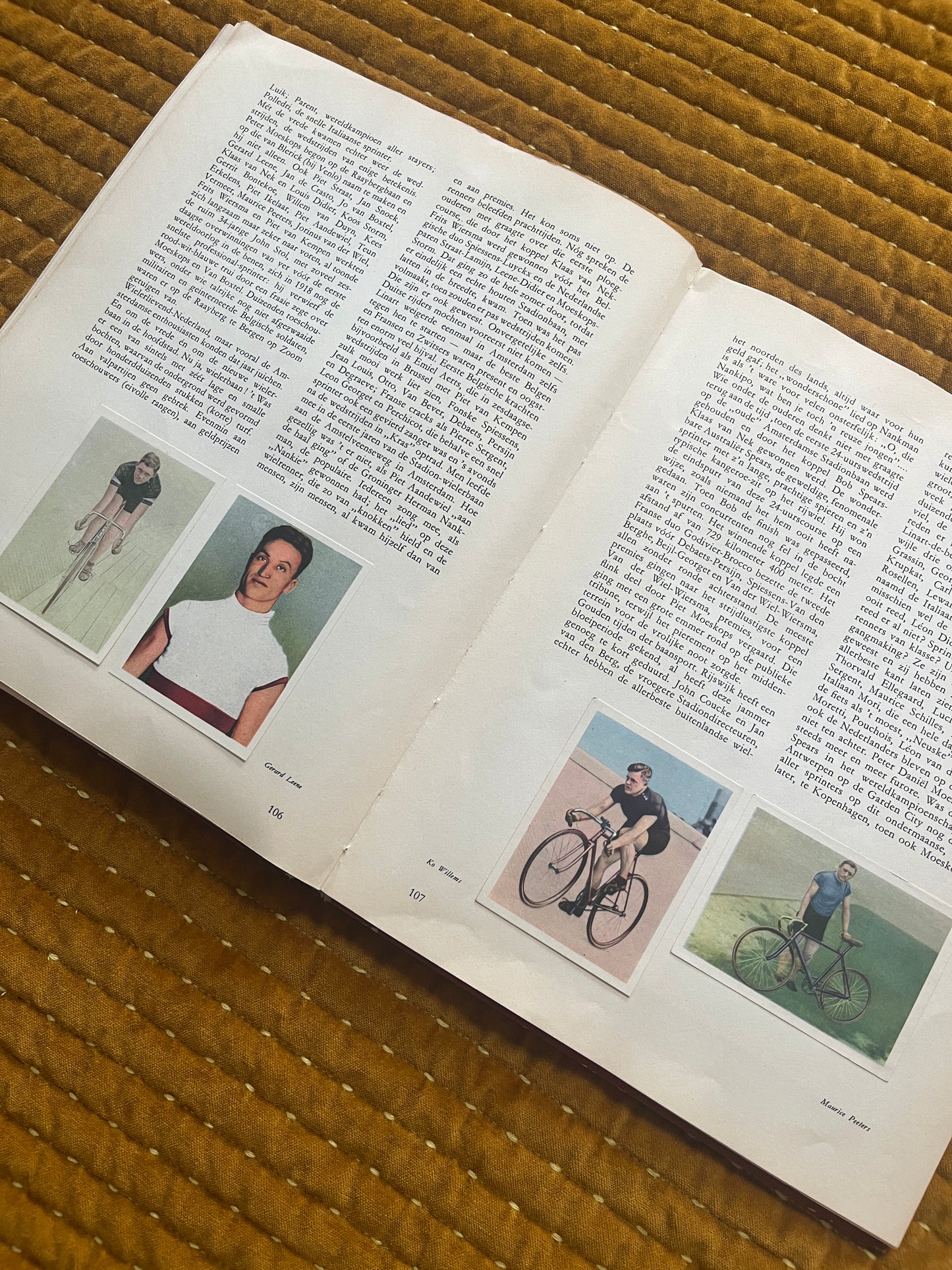 Fotoalbum mit niederländischen Sporterfolgen von 1954