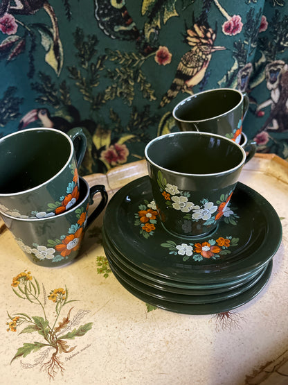 Set retro koffiekop- en schotels groen oranje