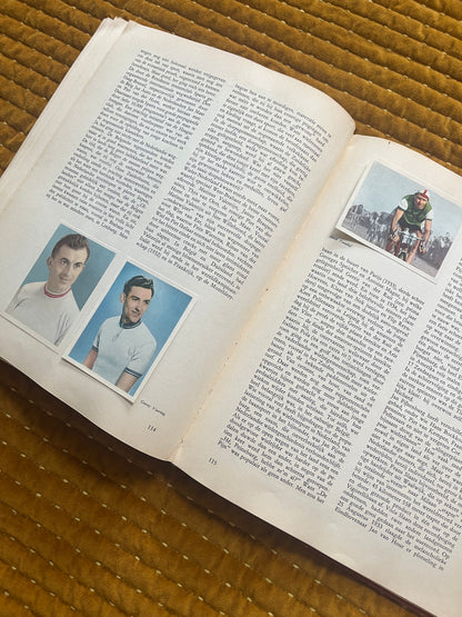 Fotoalbum mit niederländischen Sporterfolgen von 1954