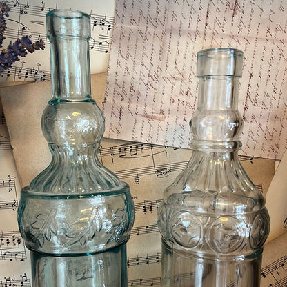 Set dekorativer Flaschen