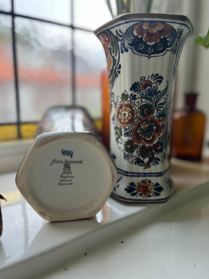 Schmale Vase Flora aus Keramik Delft