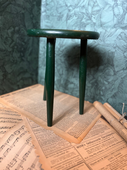 Wooden stool flowermotive