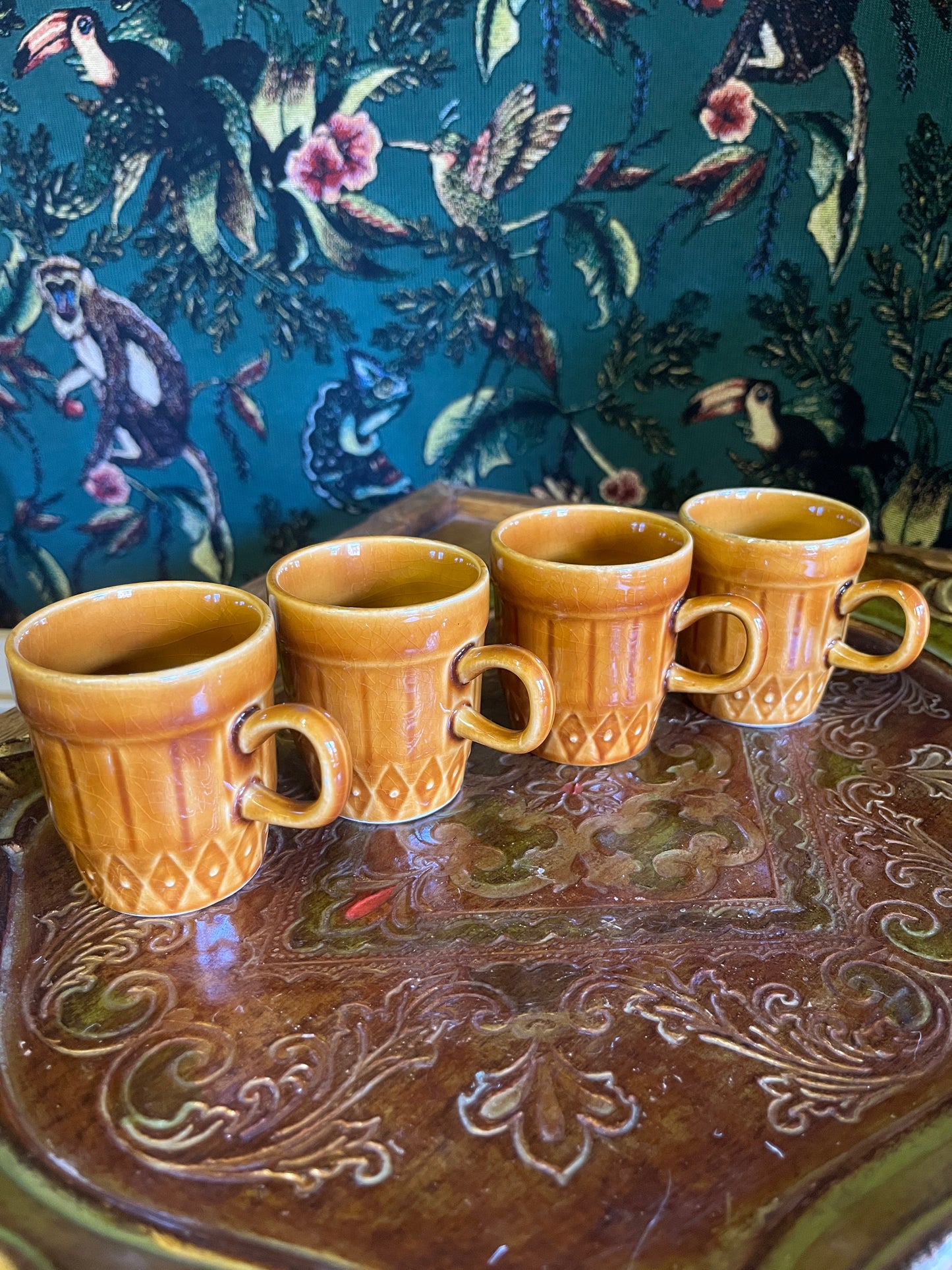 Set vintage koffiekopjes ruit