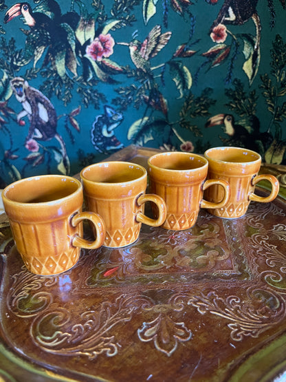 Set vintage koffiekopjes ruit