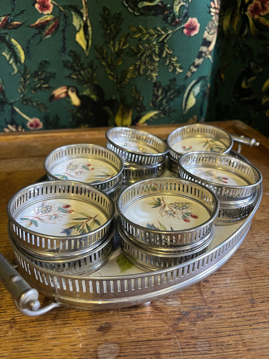 Maßstabsgetreue Vintage-Keramikuntersetzer