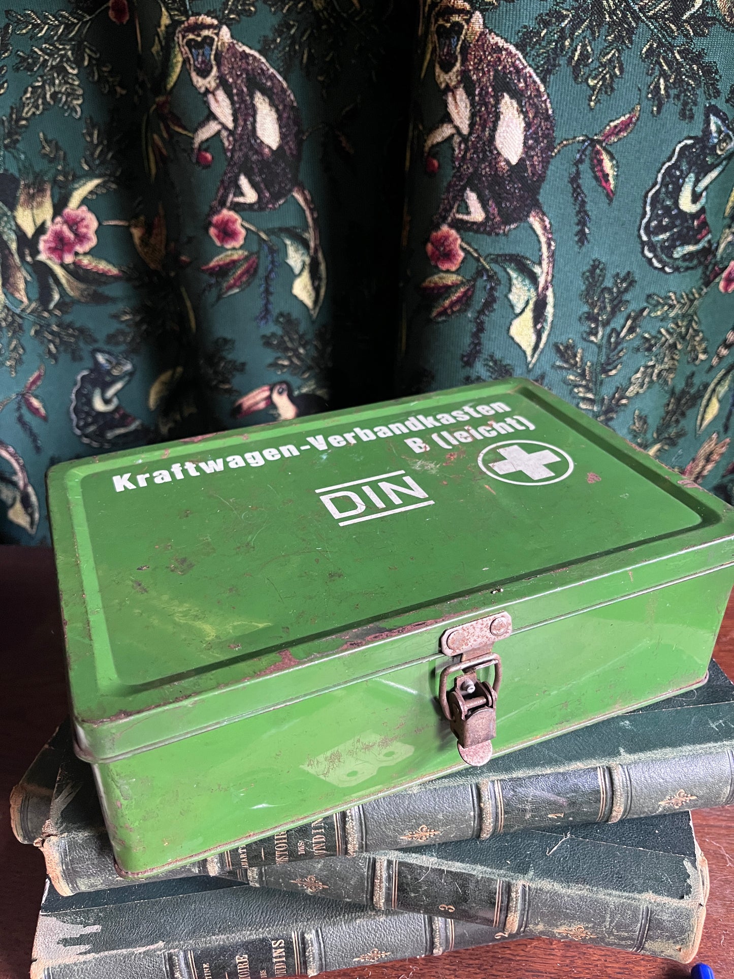 Antieke verbandtrommel groen