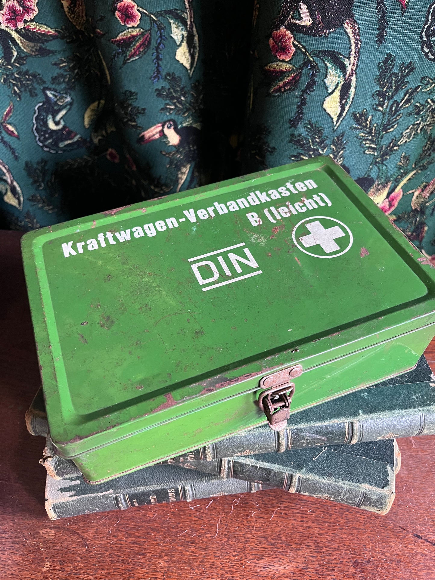 Antieke verbandtrommel groen