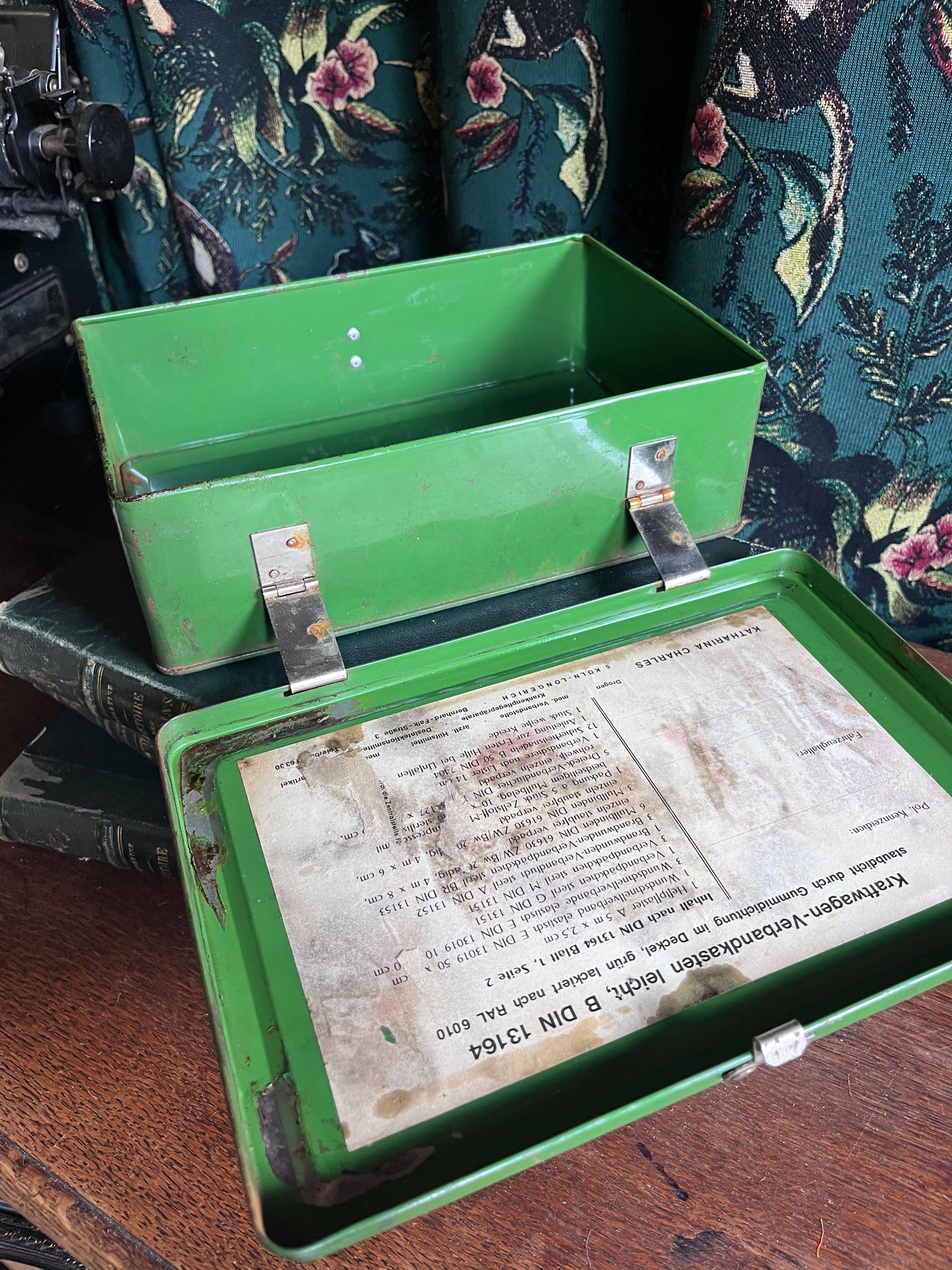 Antieke verbandtrommel groen